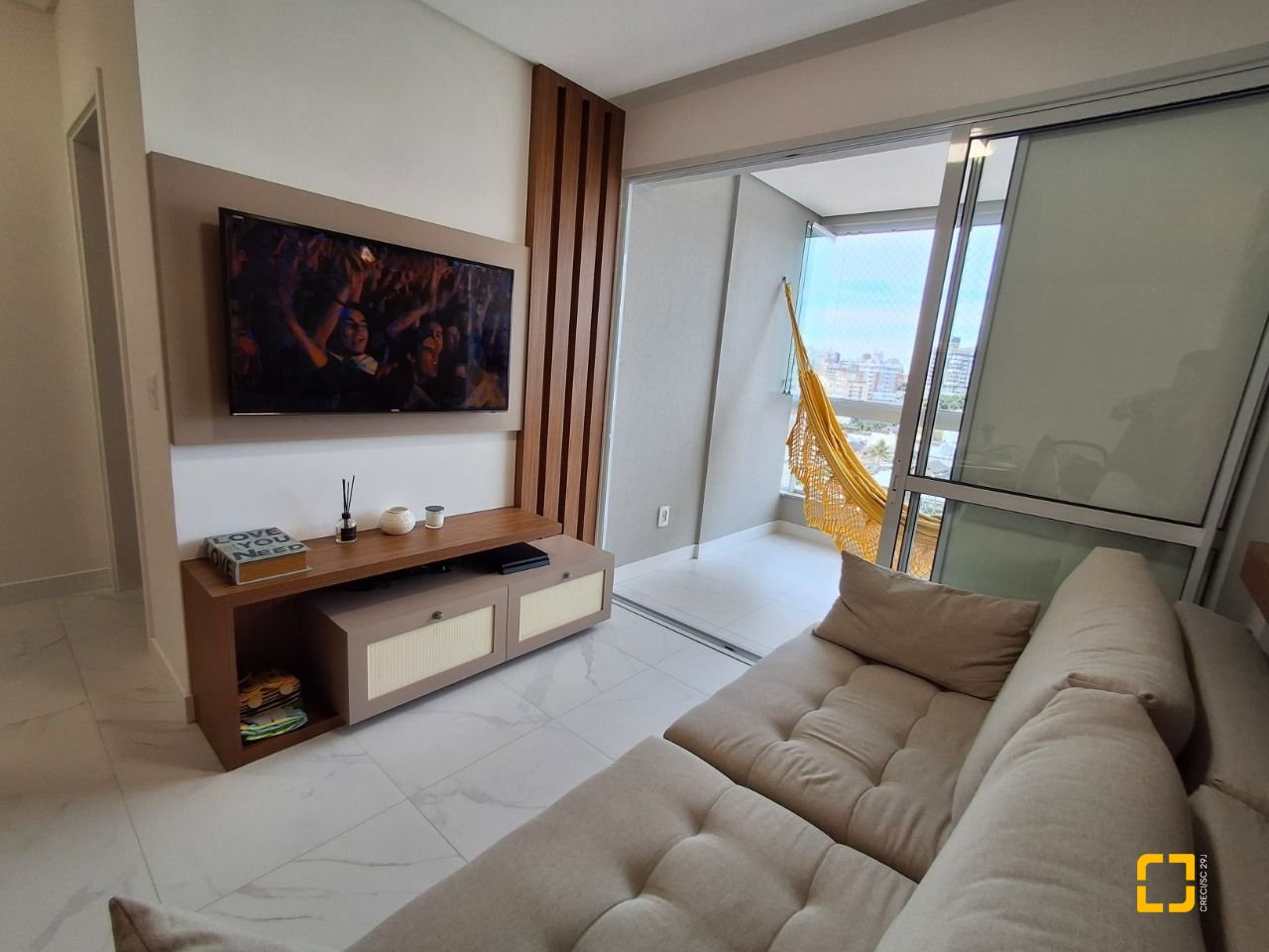 Apartamento com 96m², 5 quartos (sendo 2 suítes), 2 garagens, no bairro Estreito em Florianópolis