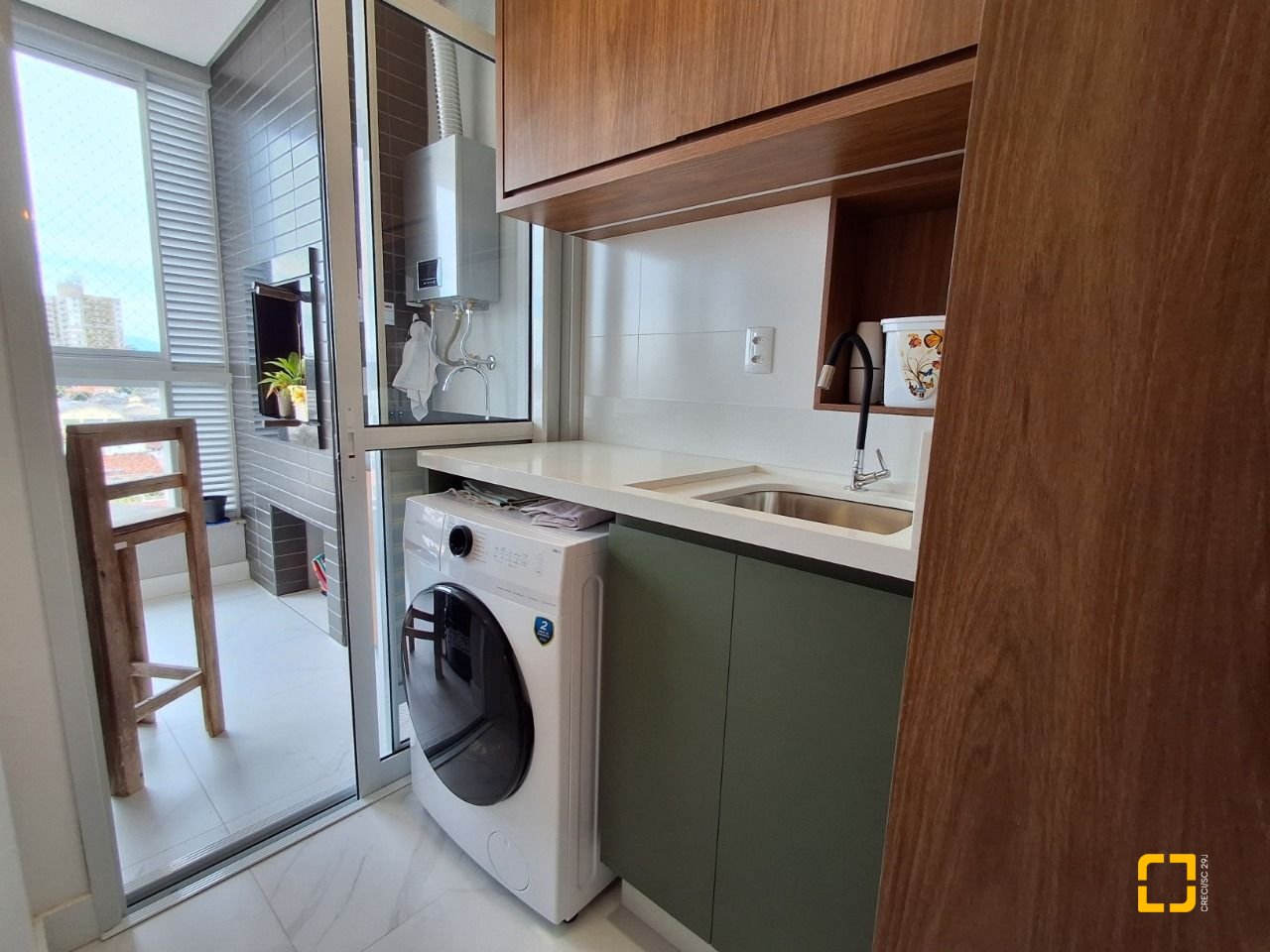 Apartamento com 96m², 5 quartos (sendo 2 suítes), 2 garagens, no bairro Estreito em Florianópolis
