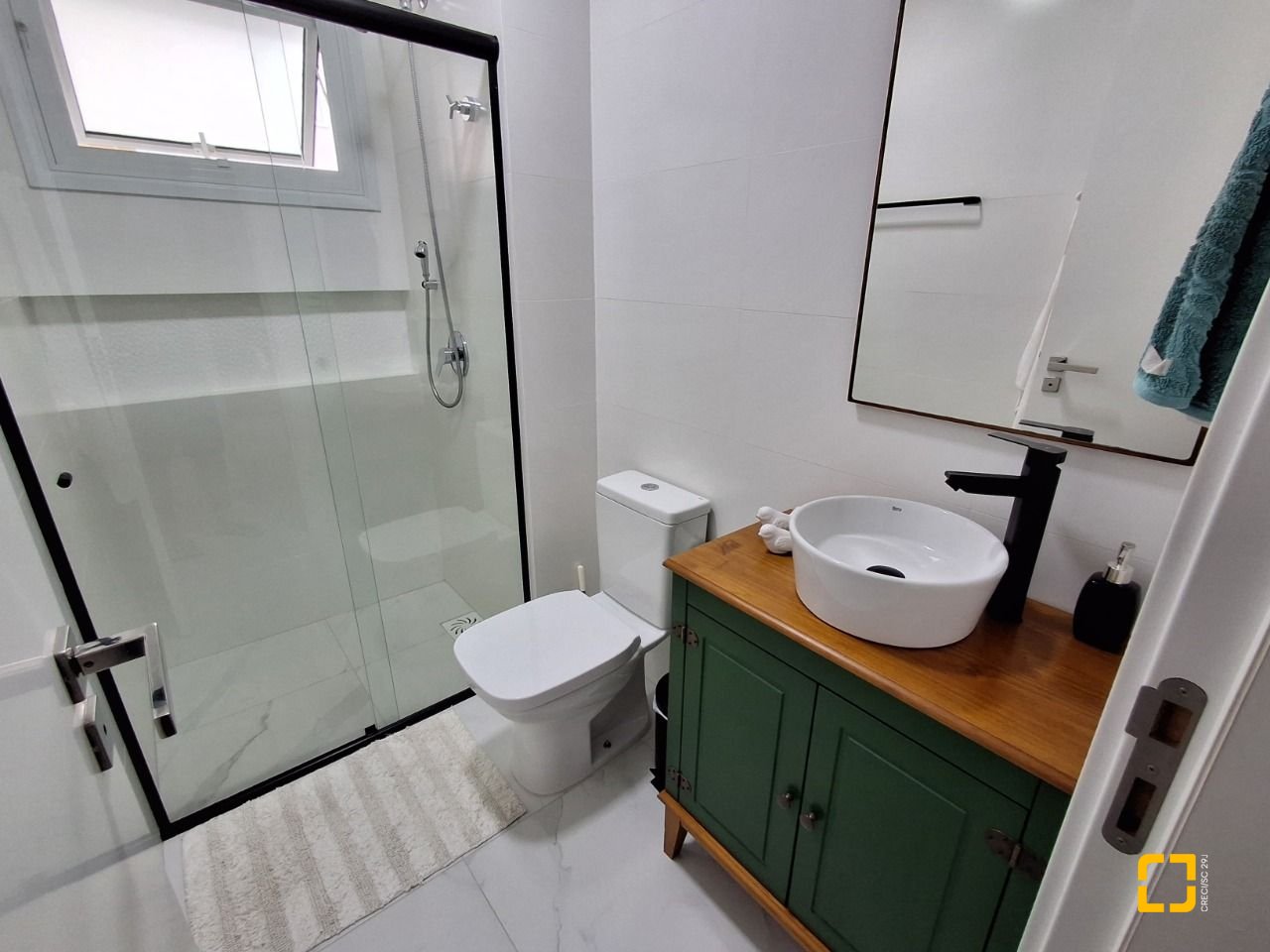Apartamento com 96m², 5 quartos (sendo 2 suítes), 2 garagens, no bairro Estreito em Florianópolis