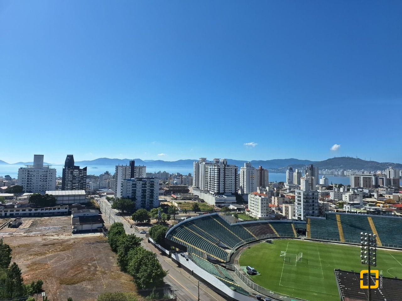 Apartamento com 96m², 5 quartos (sendo 2 suítes), 2 garagens, no bairro Estreito em Florianópolis