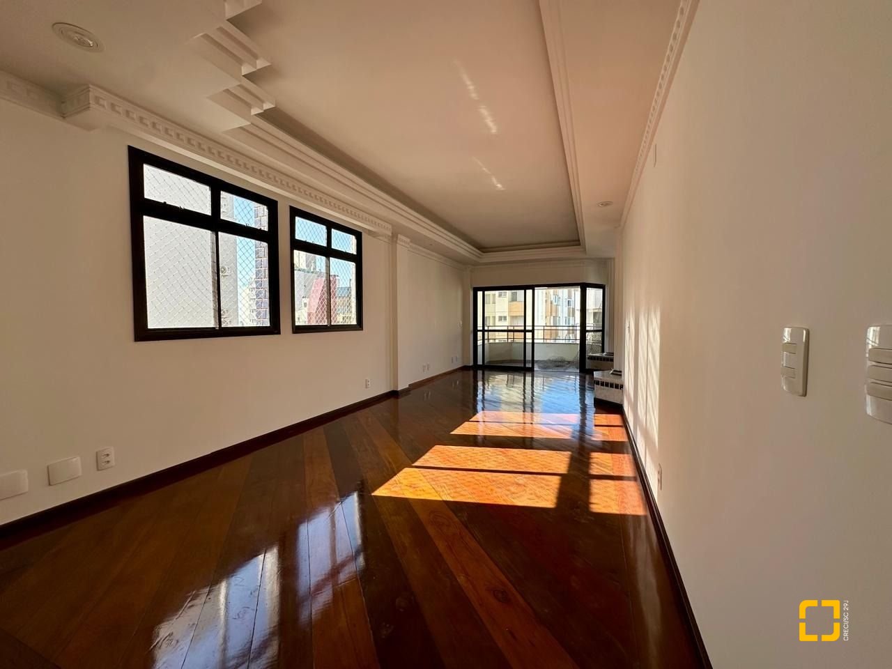Cobertura com 483m², 4 quartos (sendo 2 suítes), 2 garagens, no bairro Centro em Florianópolis