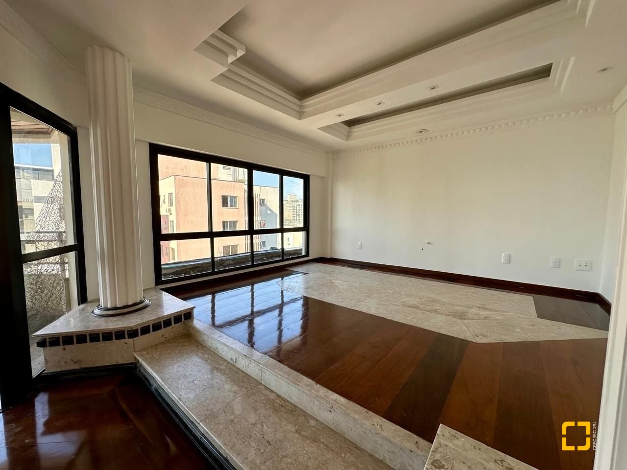 Cobertura com 483m², 4 quartos (sendo 2 suítes), 2 garagens, no bairro Centro em Florianópolis