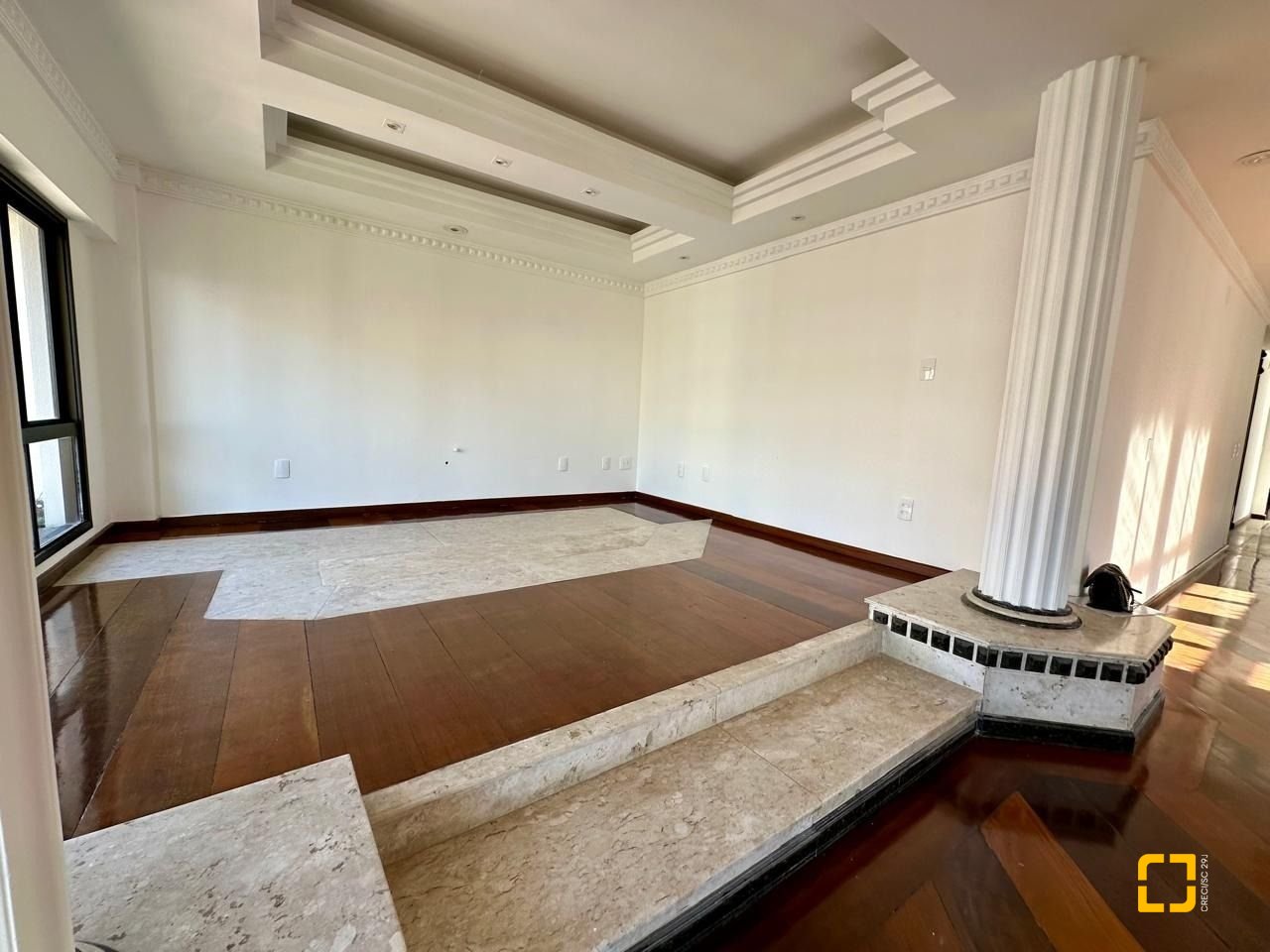 Cobertura com 483m², 4 quartos (sendo 2 suítes), 2 garagens, no bairro Centro em Florianópolis