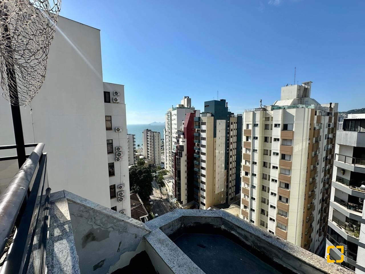 Cobertura com 483m², 4 quartos (sendo 2 suítes), 2 garagens, no bairro Centro em Florianópolis