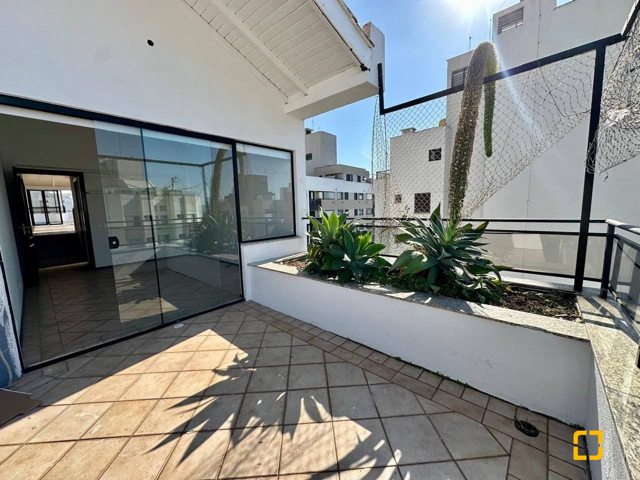 Cobertura com 483m², 4 quartos (sendo 2 suítes), 2 garagens, no bairro Centro em Florianópolis