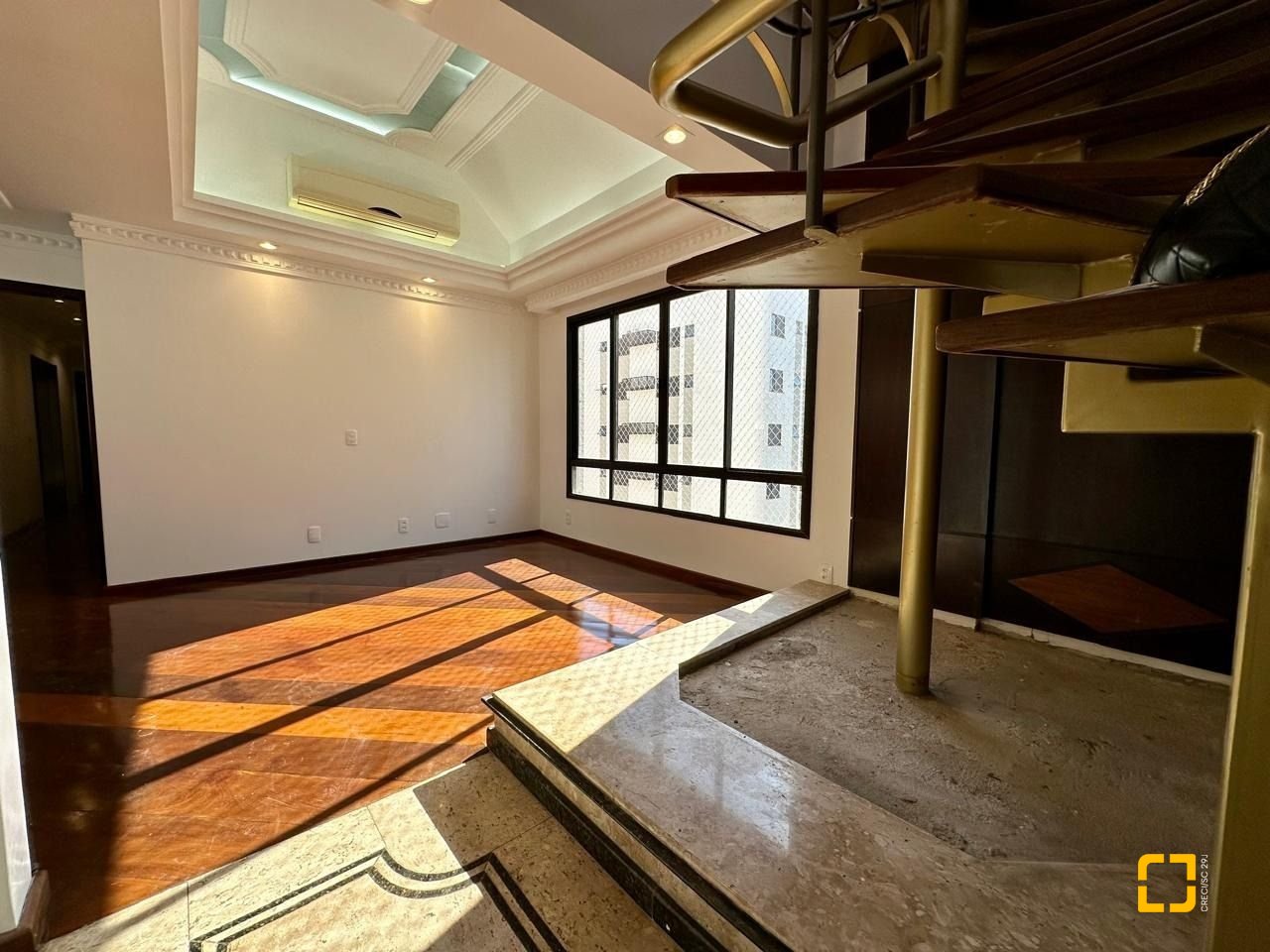 Cobertura com 483m², 4 quartos (sendo 2 suítes), 2 garagens, no bairro Centro em Florianópolis