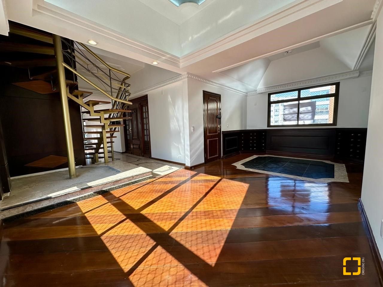 Cobertura com 483m², 4 quartos (sendo 2 suítes), 2 garagens, no bairro Centro em Florianópolis