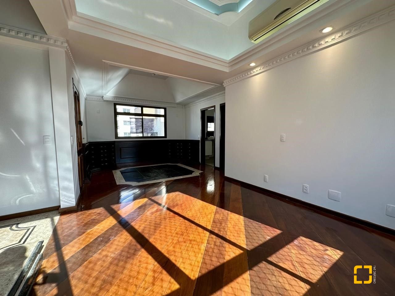 Cobertura com 483m², 4 quartos (sendo 2 suítes), 2 garagens, no bairro Centro em Florianópolis