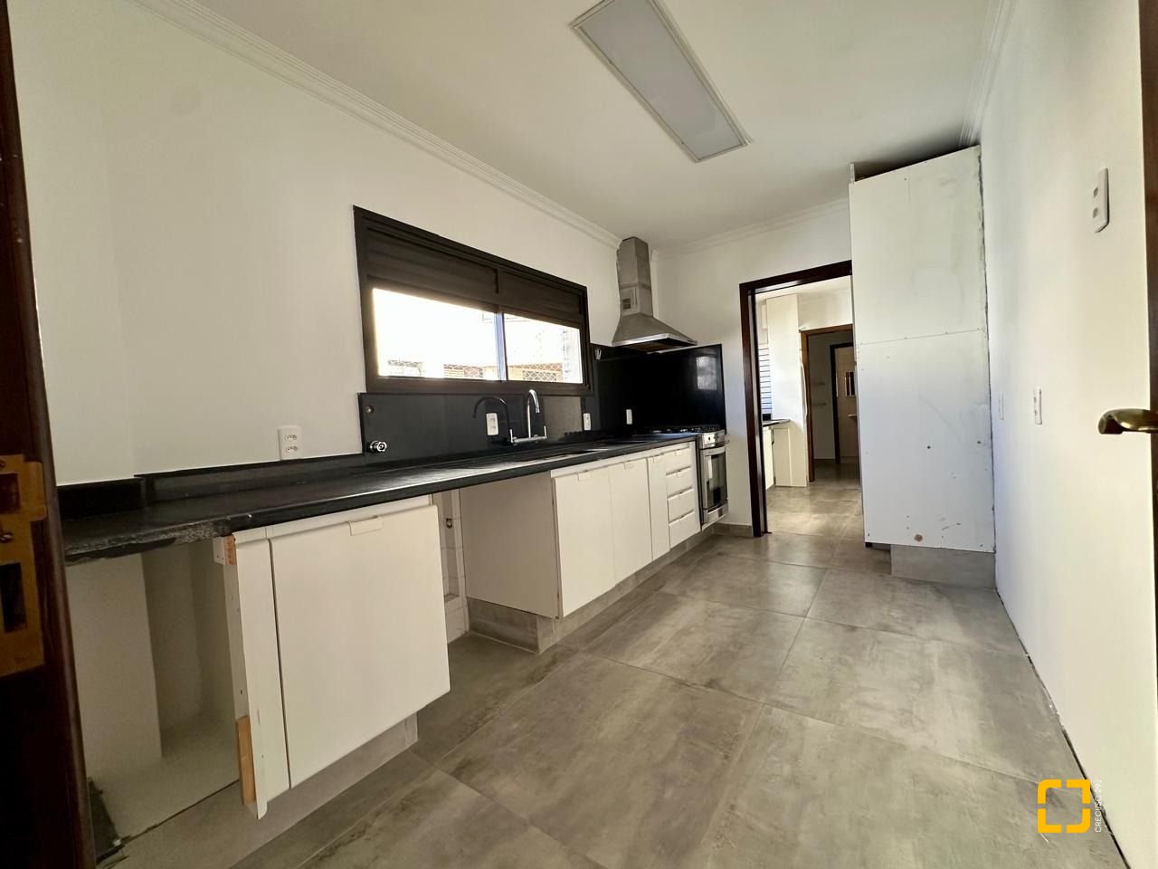 Cobertura com 483m², 4 quartos (sendo 2 suítes), 2 garagens, no bairro Centro em Florianópolis