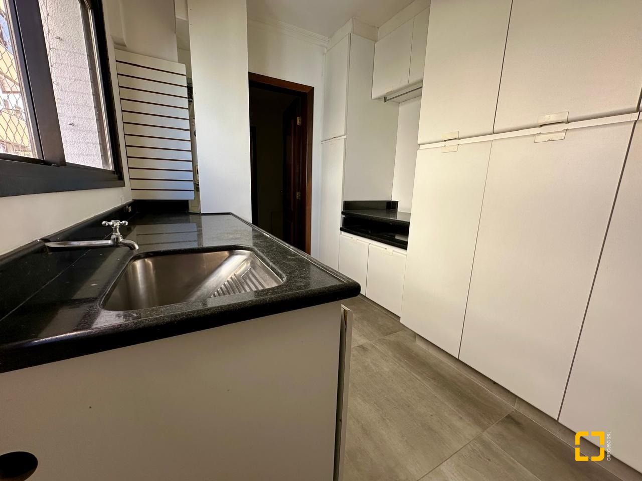 Cobertura com 483m², 4 quartos (sendo 2 suítes), 2 garagens, no bairro Centro em Florianópolis