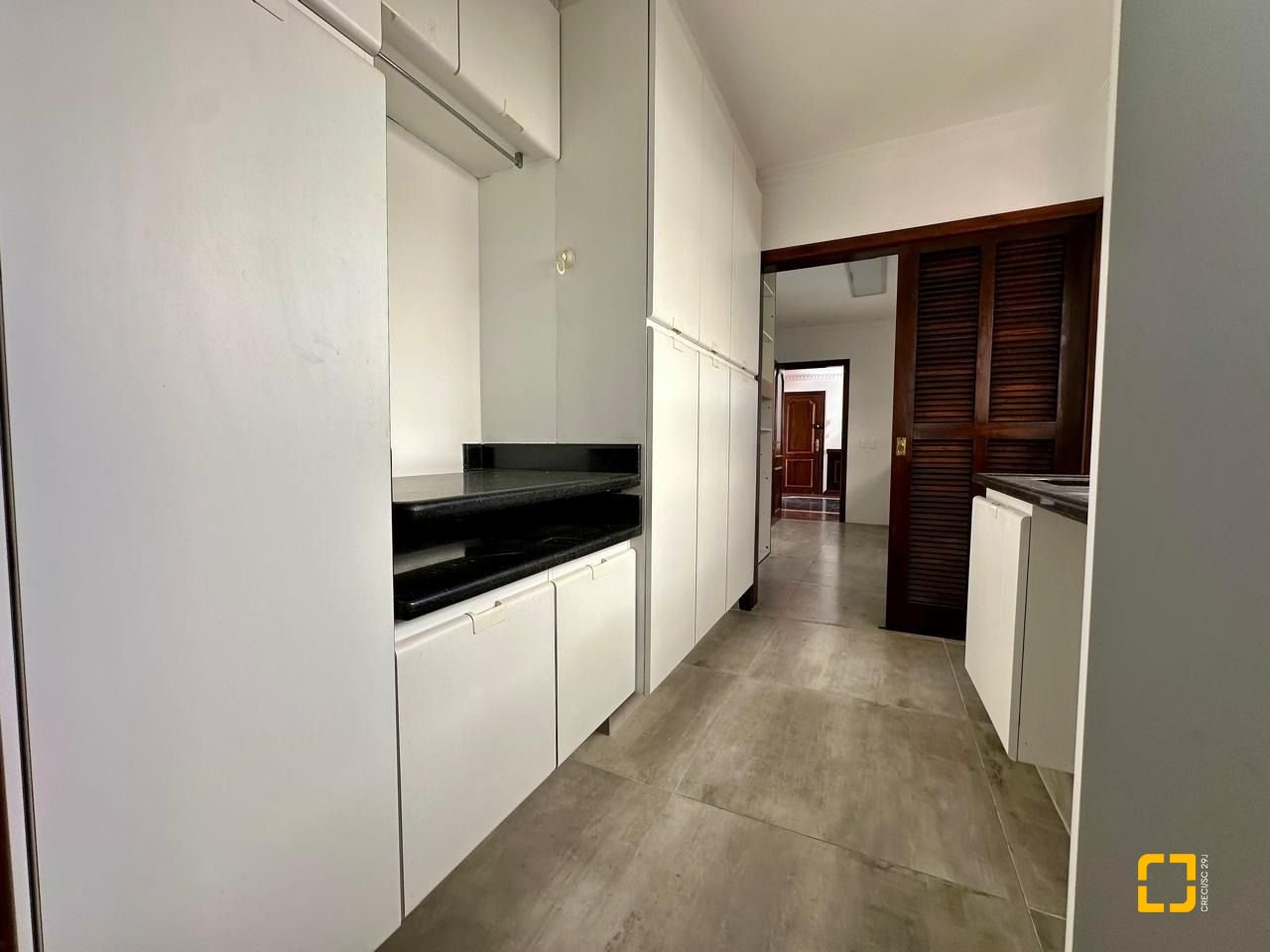 Cobertura com 483m², 4 quartos (sendo 2 suítes), 2 garagens, no bairro Centro em Florianópolis
