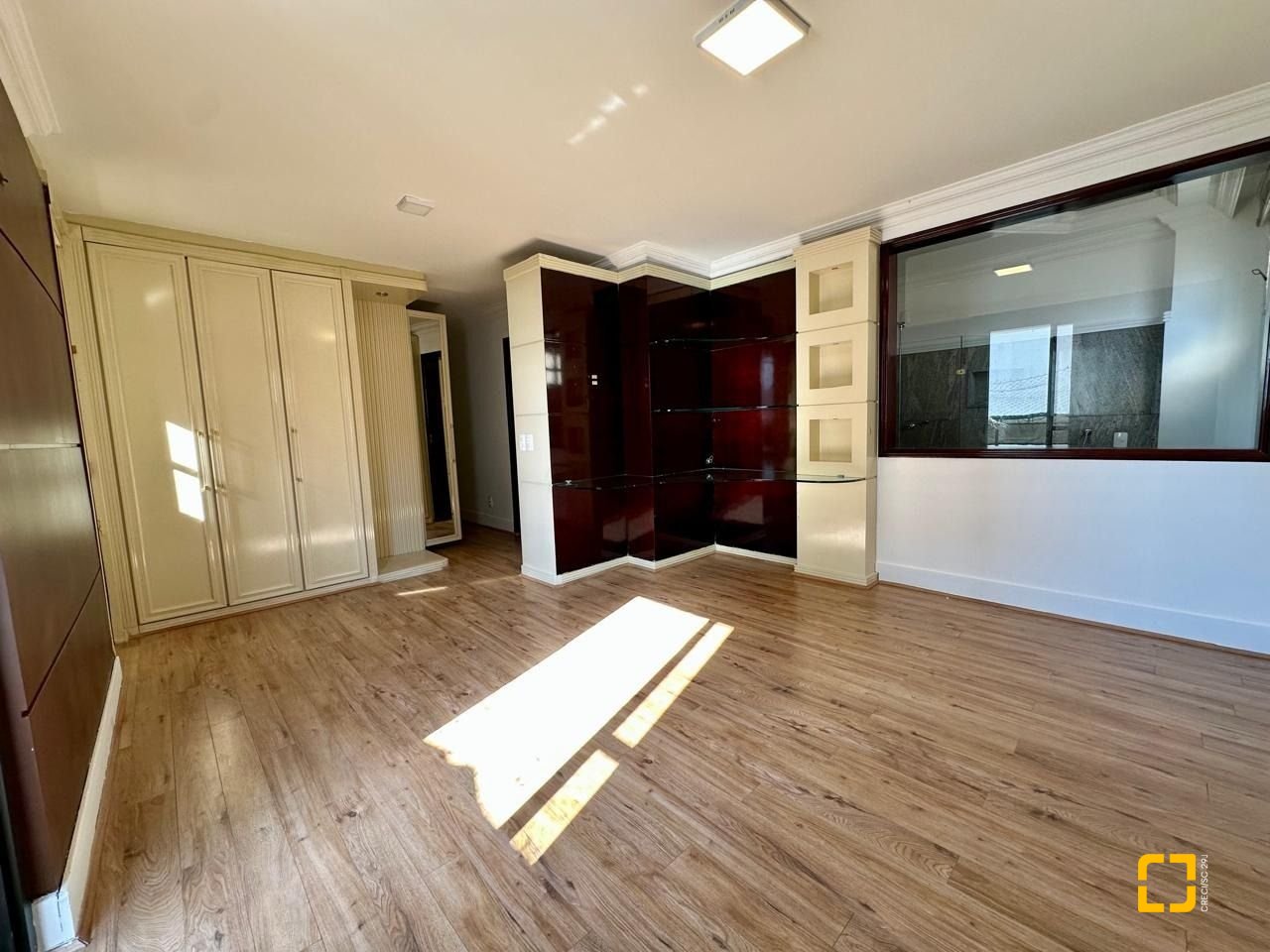 Cobertura com 483m², 4 quartos (sendo 2 suítes), 2 garagens, no bairro Centro em Florianópolis