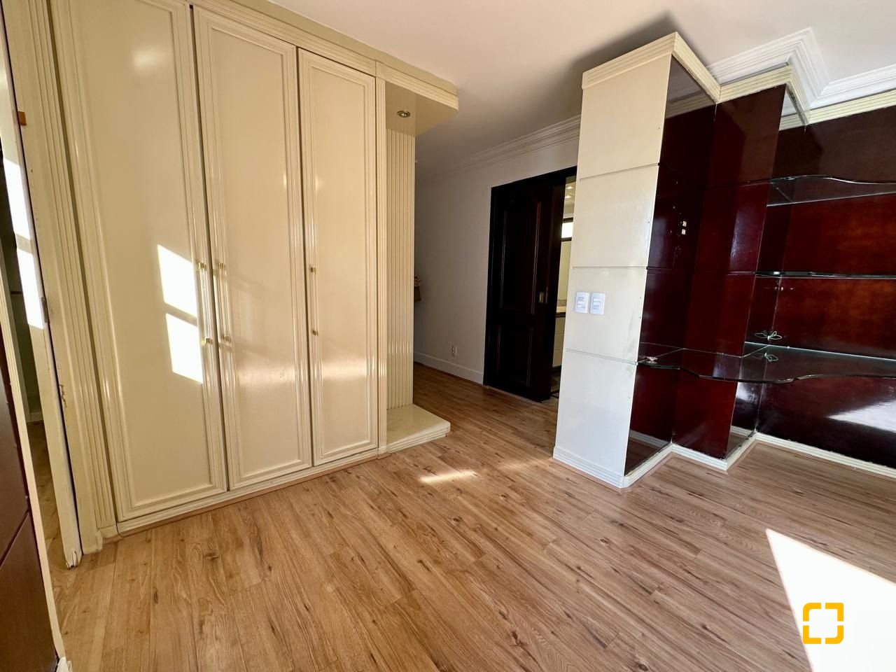 Cobertura com 483m², 4 quartos (sendo 2 suítes), 2 garagens, no bairro Centro em Florianópolis