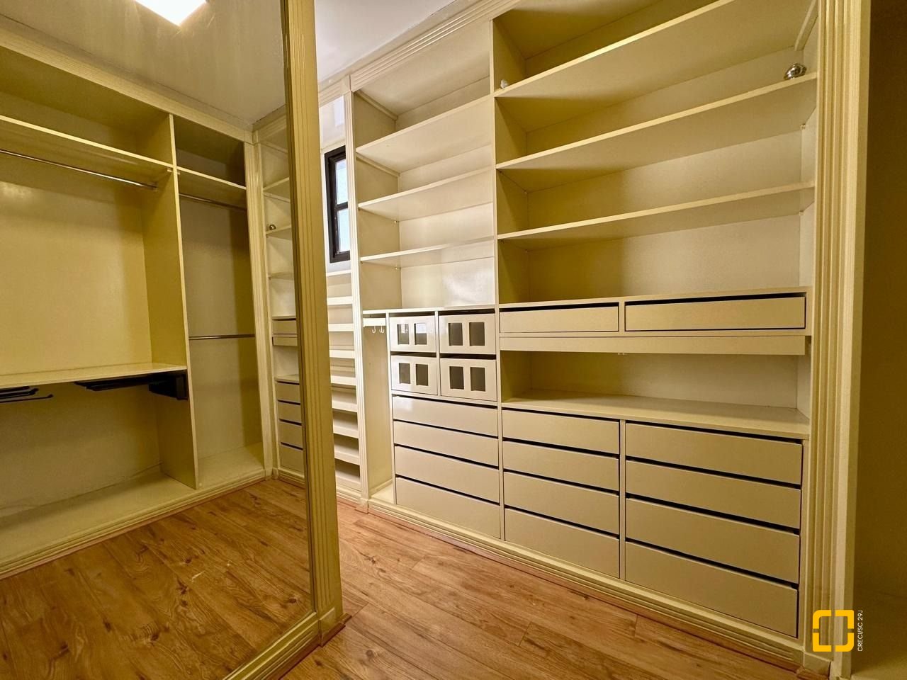 Cobertura com 483m², 4 quartos (sendo 2 suítes), 2 garagens, no bairro Centro em Florianópolis