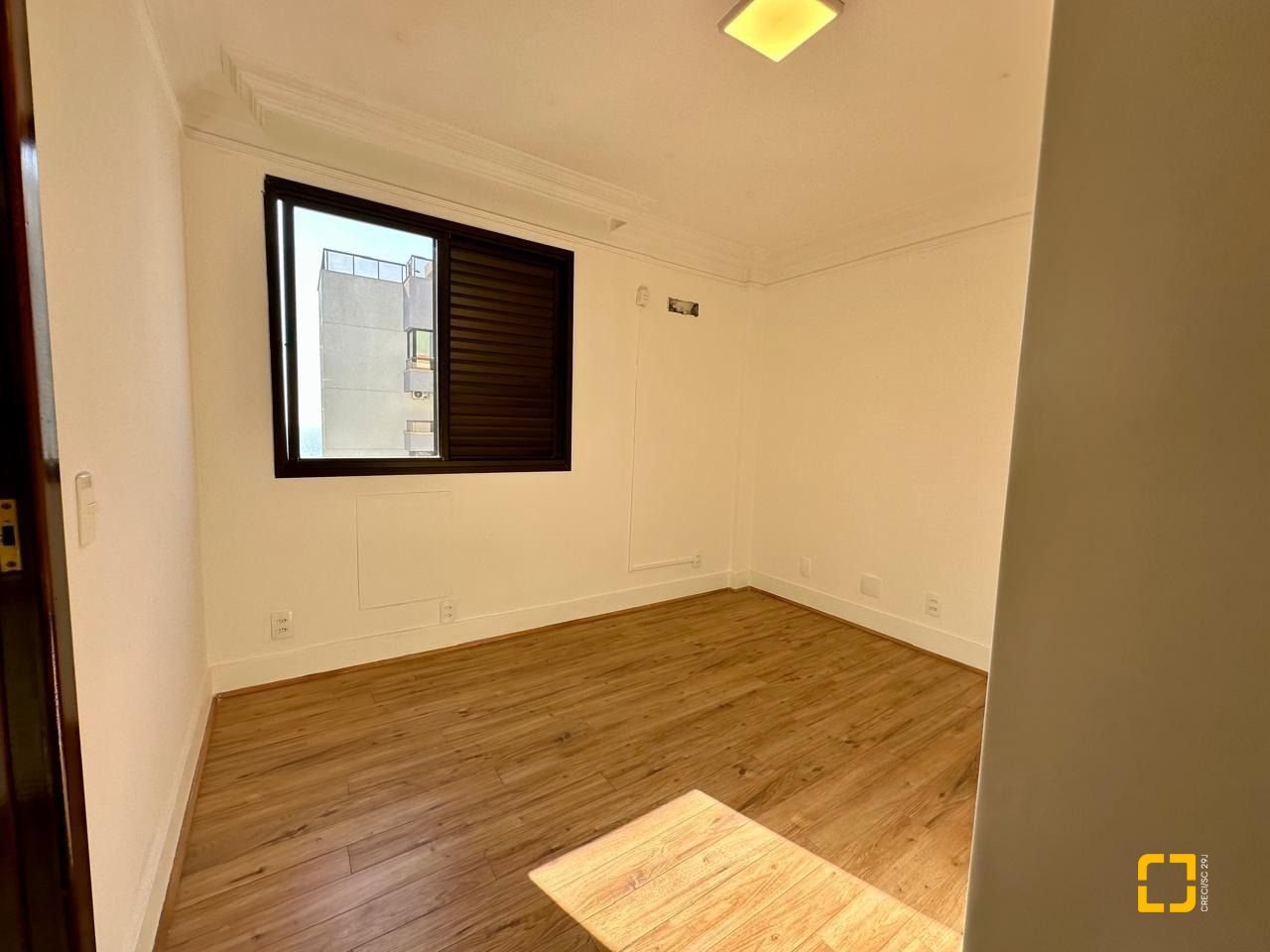 Cobertura com 483m², 4 quartos (sendo 2 suítes), 2 garagens, no bairro Centro em Florianópolis