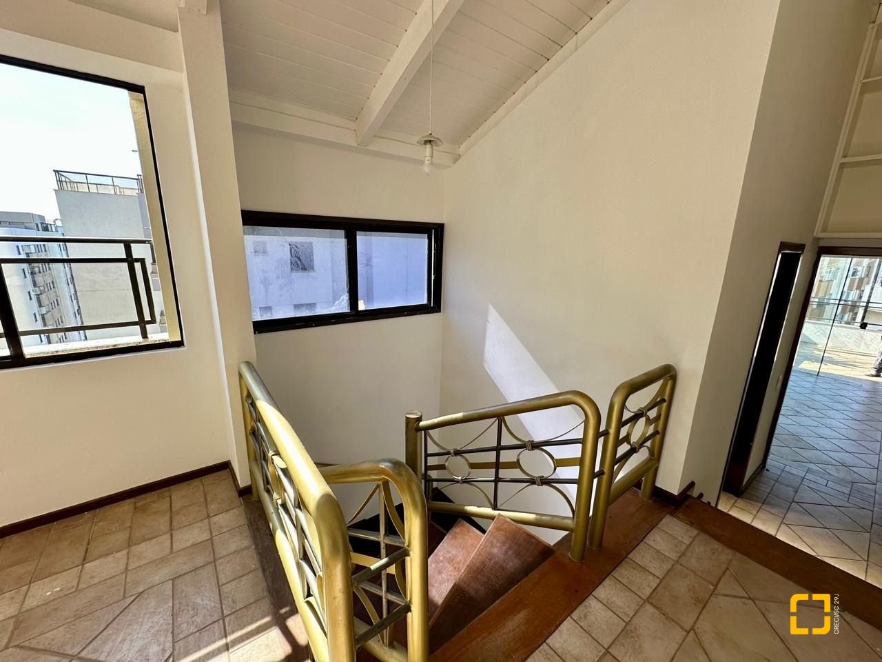 Cobertura com 483m², 4 quartos (sendo 2 suítes), 2 garagens, no bairro Centro em Florianópolis