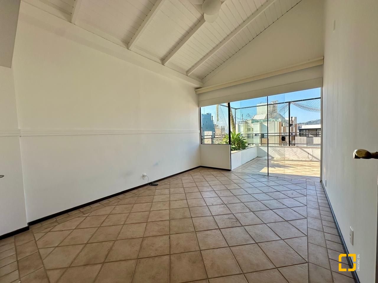 Cobertura com 483m², 4 quartos (sendo 2 suítes), 2 garagens, no bairro Centro em Florianópolis