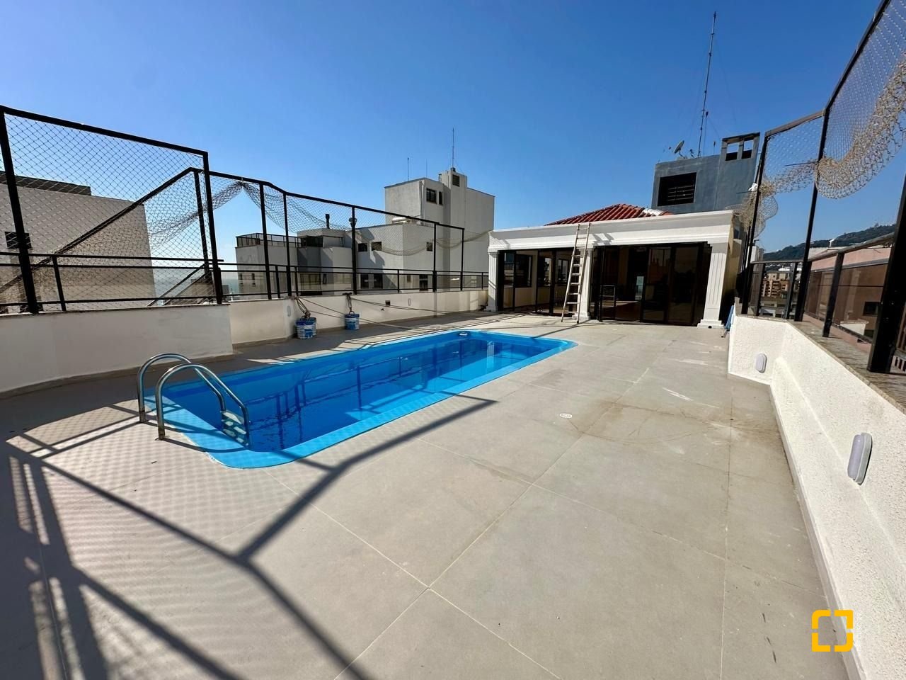 Cobertura com 483m², 4 quartos (sendo 2 suítes), 2 garagens, no bairro Centro em Florianópolis