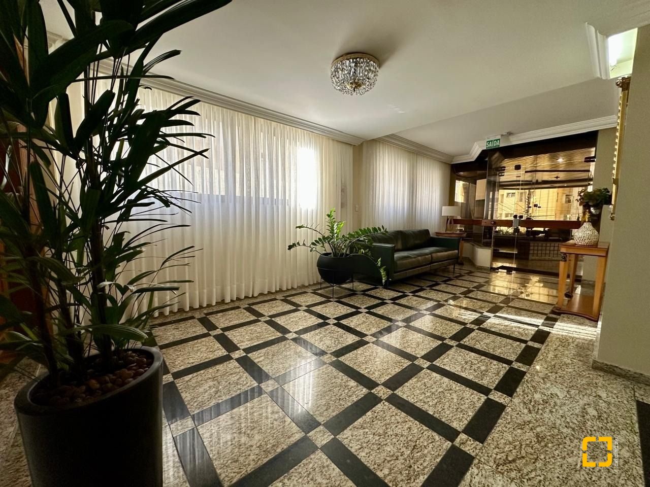 Cobertura com 483m², 4 quartos (sendo 2 suítes), 2 garagens, no bairro Centro em Florianópolis