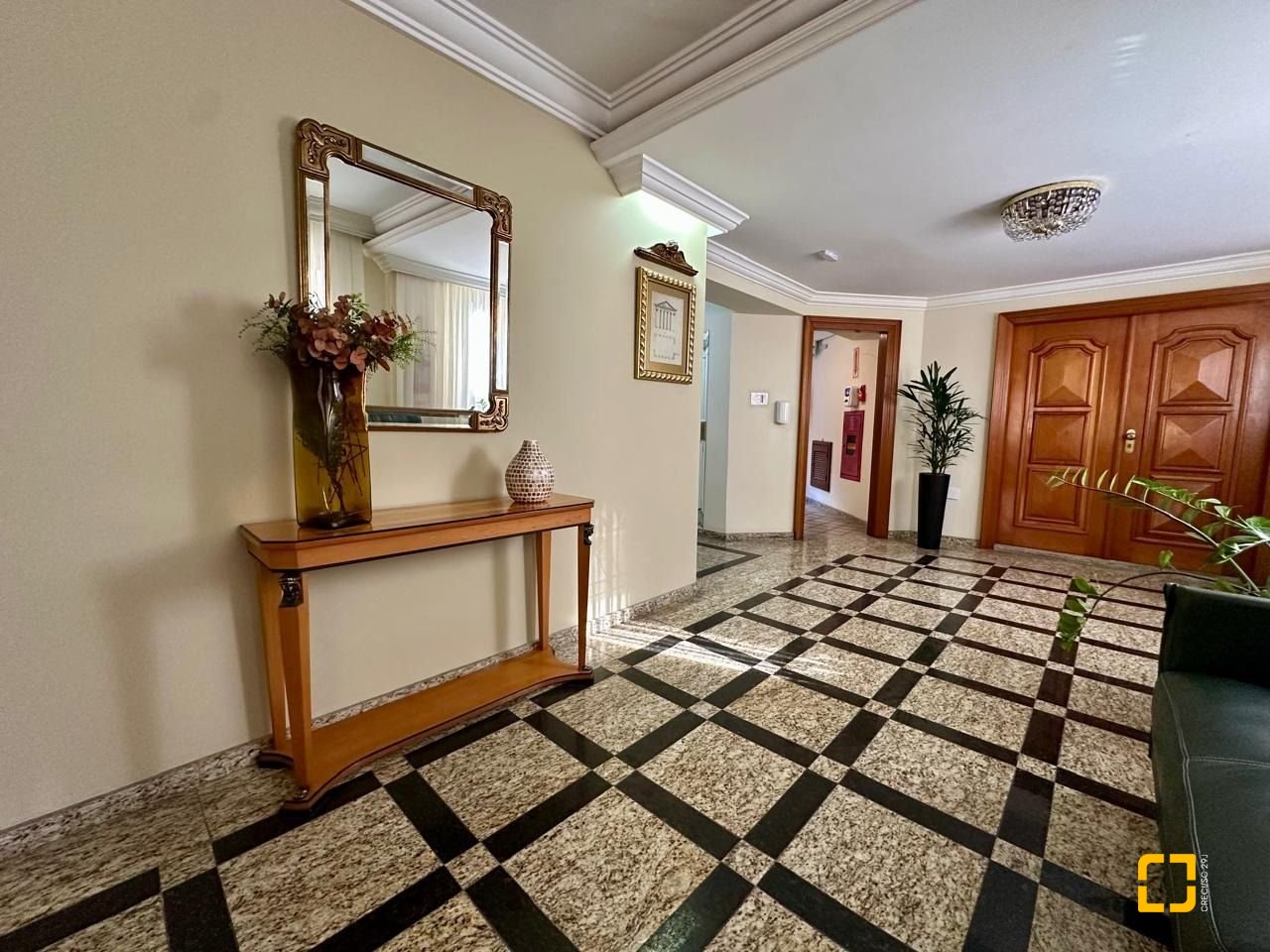 Cobertura com 483m², 4 quartos (sendo 2 suítes), 2 garagens, no bairro Centro em Florianópolis