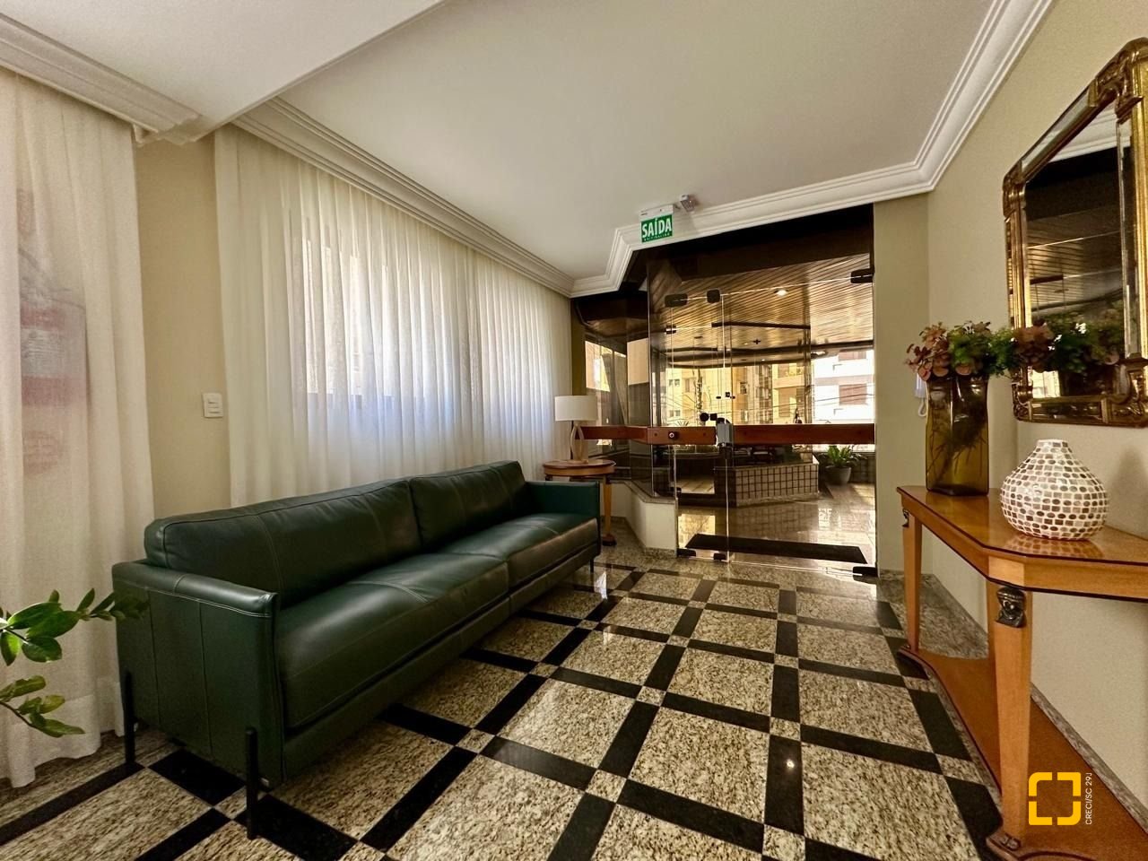 Cobertura com 483m², 4 quartos (sendo 2 suítes), 2 garagens, no bairro Centro em Florianópolis