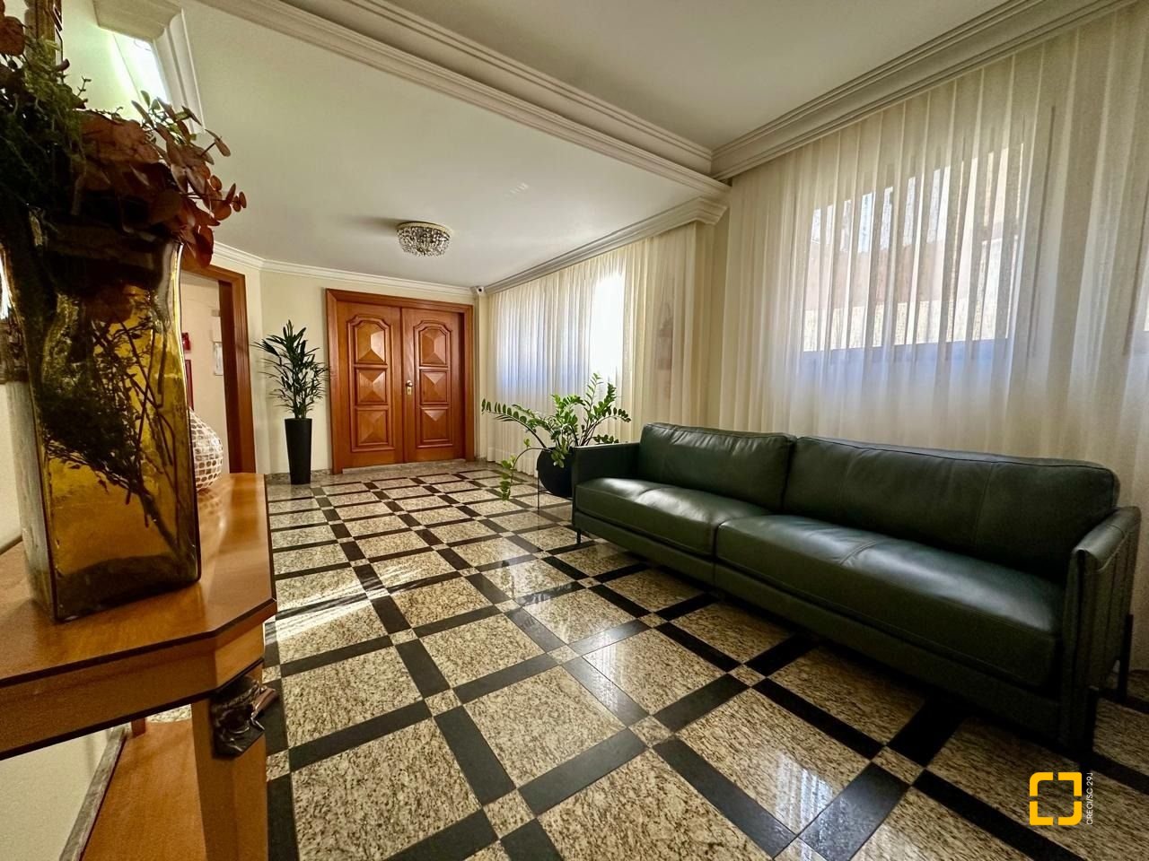 Cobertura com 483m², 4 quartos (sendo 2 suítes), 2 garagens, no bairro Centro em Florianópolis