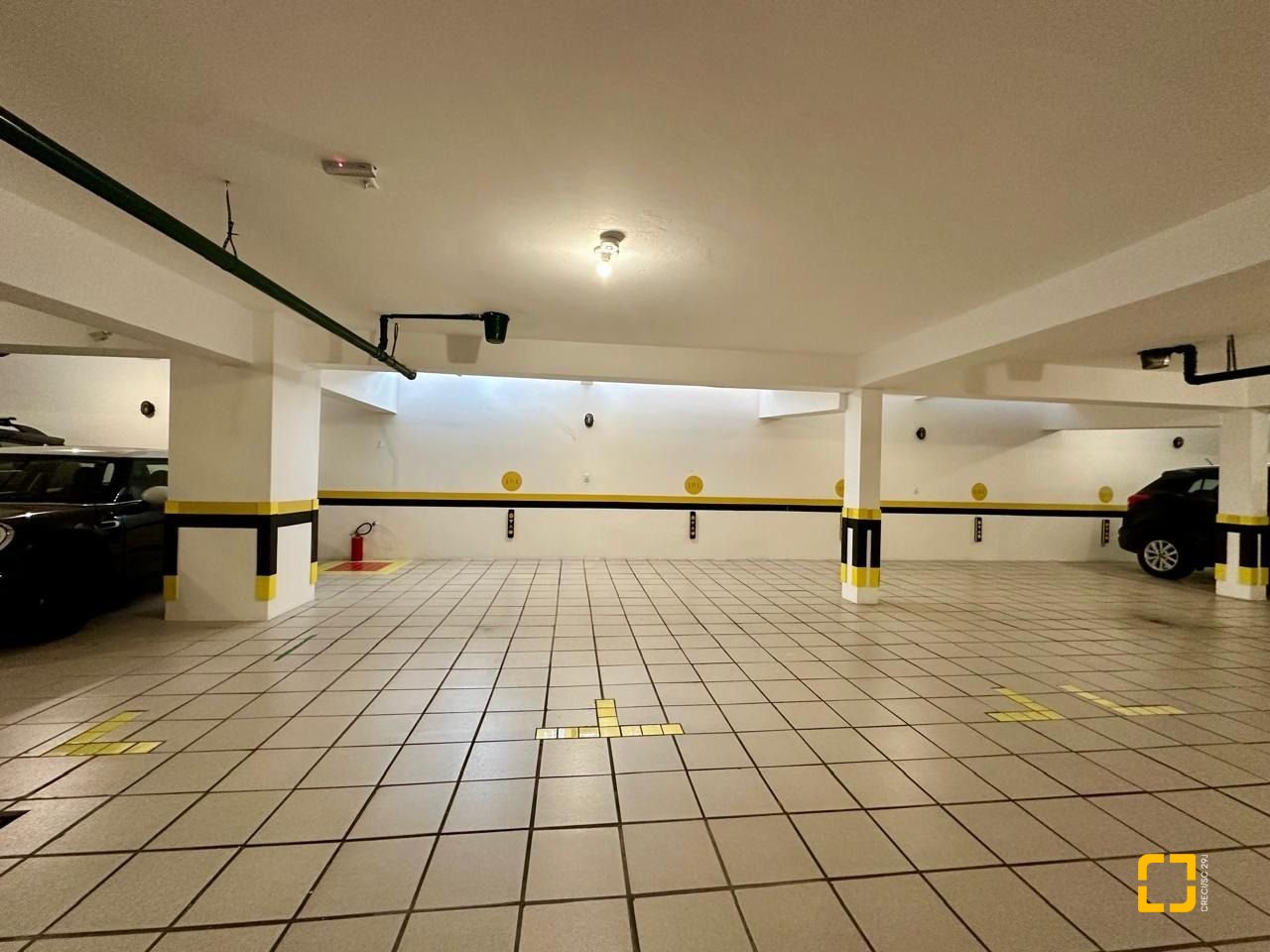Cobertura com 483m², 4 quartos (sendo 2 suítes), 2 garagens, no bairro Centro em Florianópolis