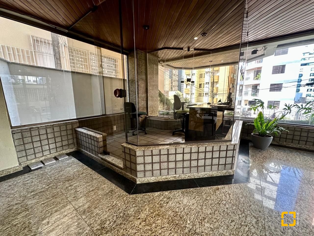 Cobertura com 483m², 4 quartos (sendo 2 suítes), 2 garagens, no bairro Centro em Florianópolis