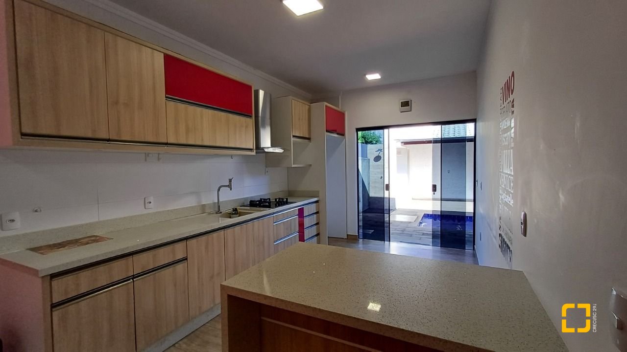 Casa de Condomínio com 134m², 4 quartos (sendo 1 suíte), 2 garagens, no bairro Cachoeira do Bom Jesus em Florianópolis