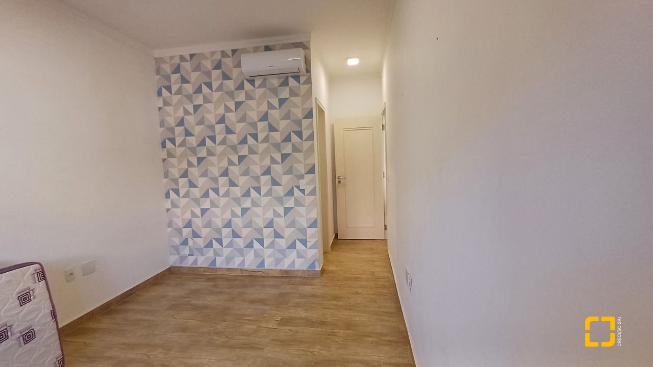 Casa de Condomínio com 134m², 4 quartos (sendo 1 suíte), 2 garagens, no bairro Cachoeira do Bom Jesus em Florianópolis