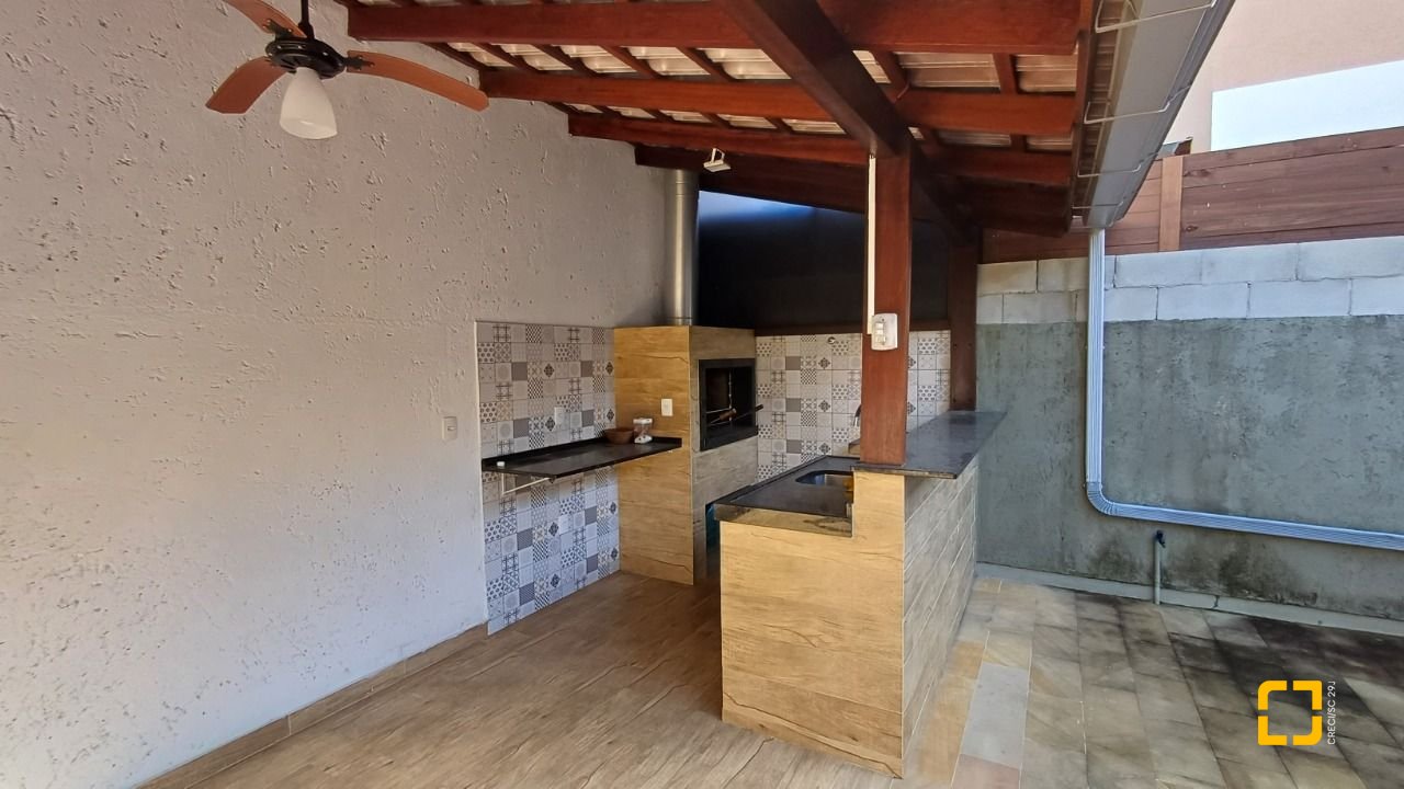 Casa de Condomínio com 134m², 4 quartos (sendo 1 suíte), 2 garagens, no bairro Cachoeira do Bom Jesus em Florianópolis