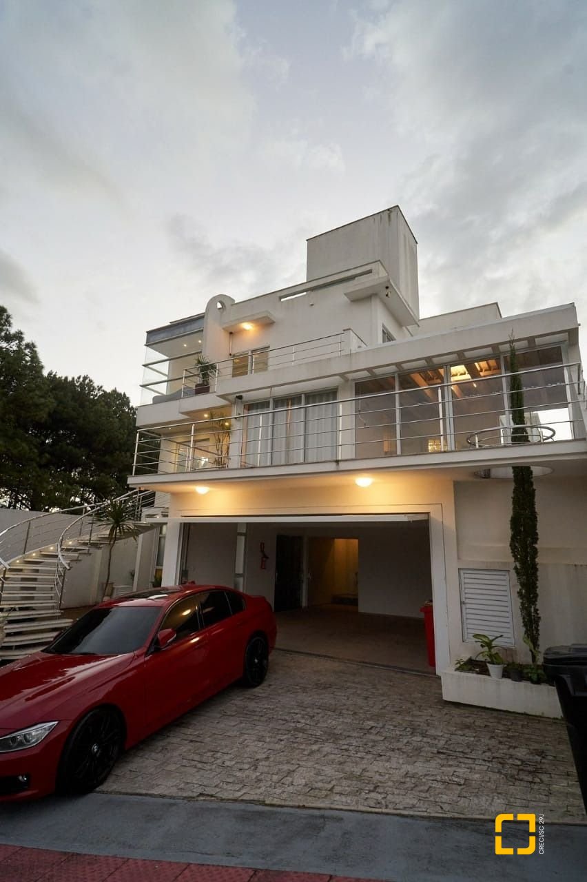 Casa de Condomínio com 1100m², 5 quartos (sendo 5 suítes), 3 garagens, no bairro Roçado em São José