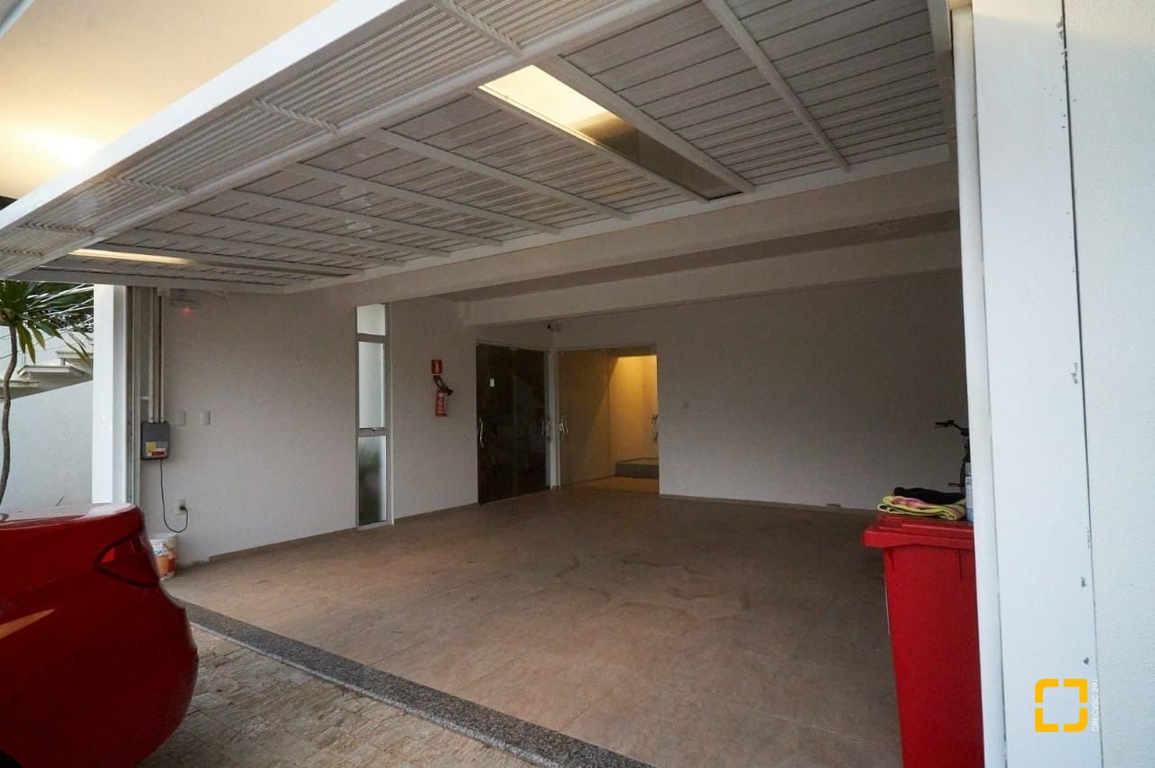 Casa de Condomínio com 1100m², 5 quartos (sendo 5 suítes), 3 garagens, no bairro Roçado em São José