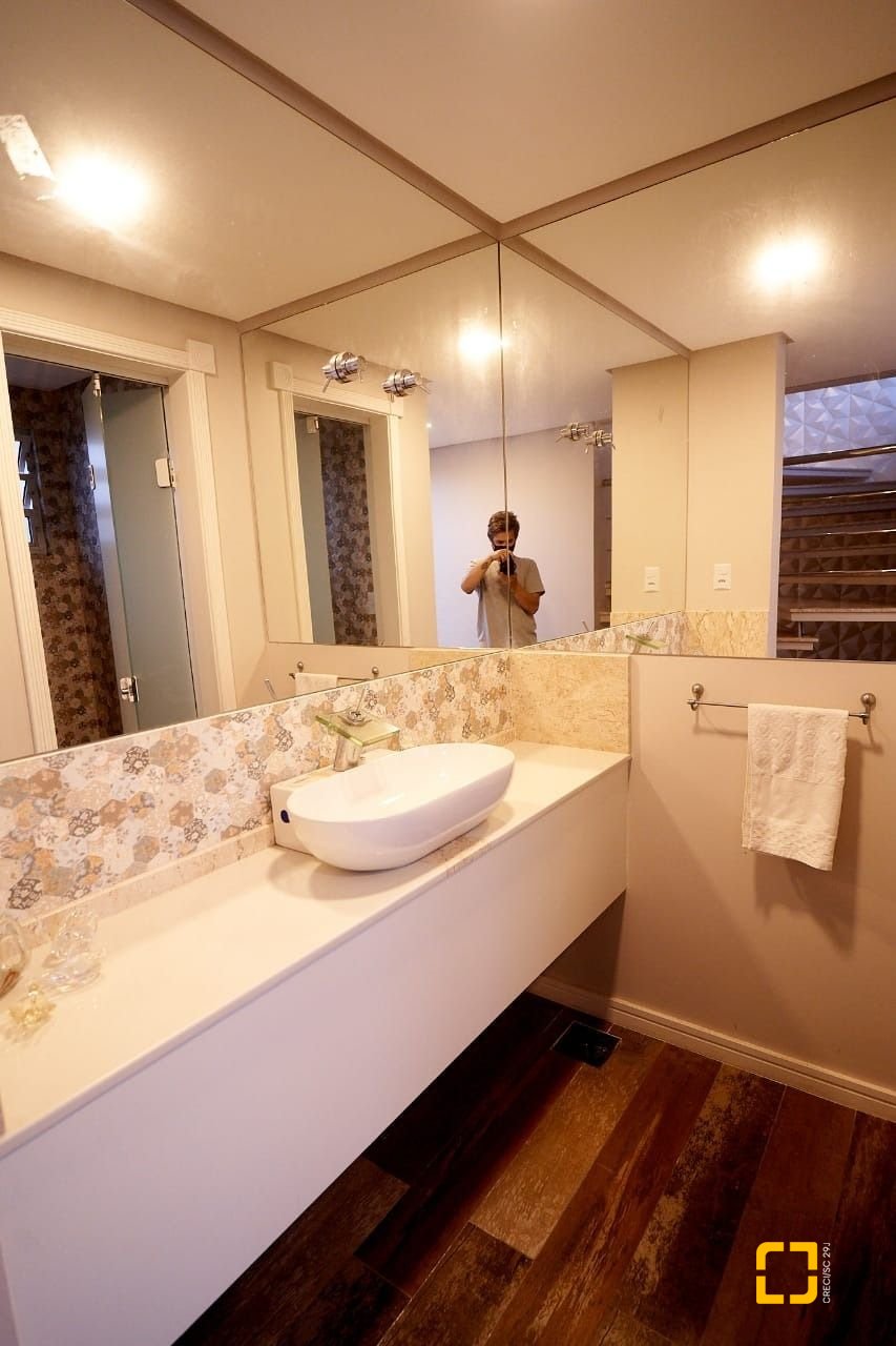 Casa de Condomínio com 1100m², 5 quartos (sendo 5 suítes), 3 garagens, no bairro Roçado em São José