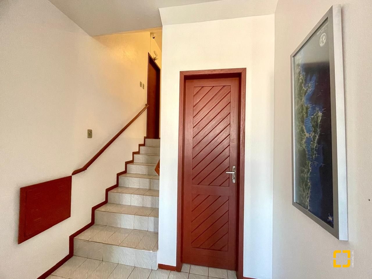 Prédio com 550m², 5 garagens, no bairro Ponta das Canas em Florianópolis