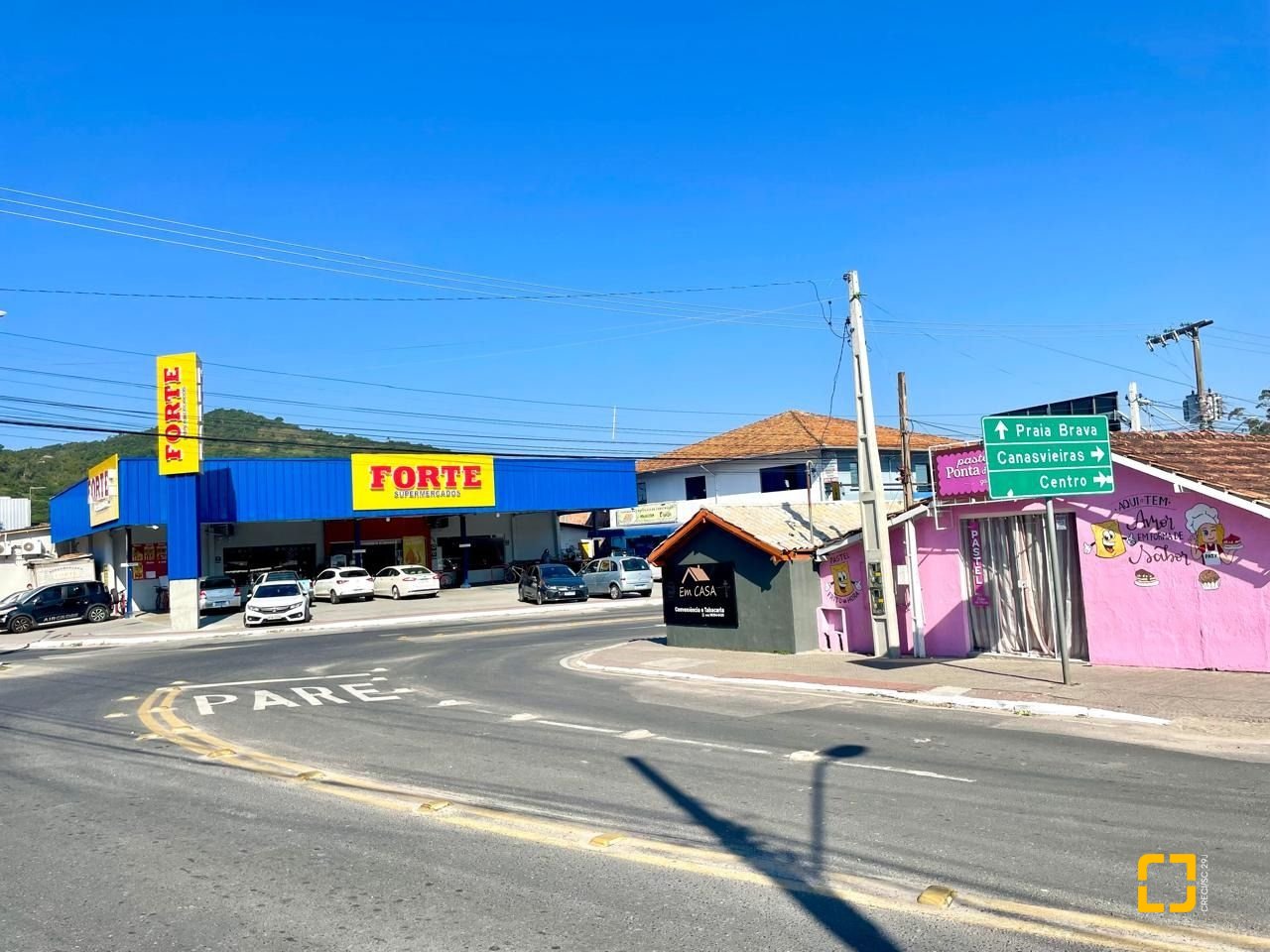 Prédio com 550m², 5 garagens, no bairro Ponta das Canas em Florianópolis