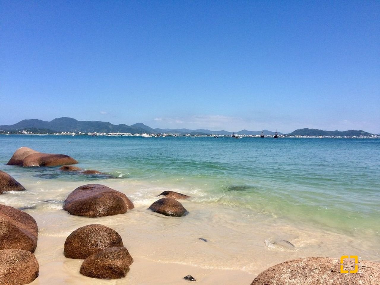 Prédio com 550m², 5 garagens, no bairro Ponta das Canas em Florianópolis