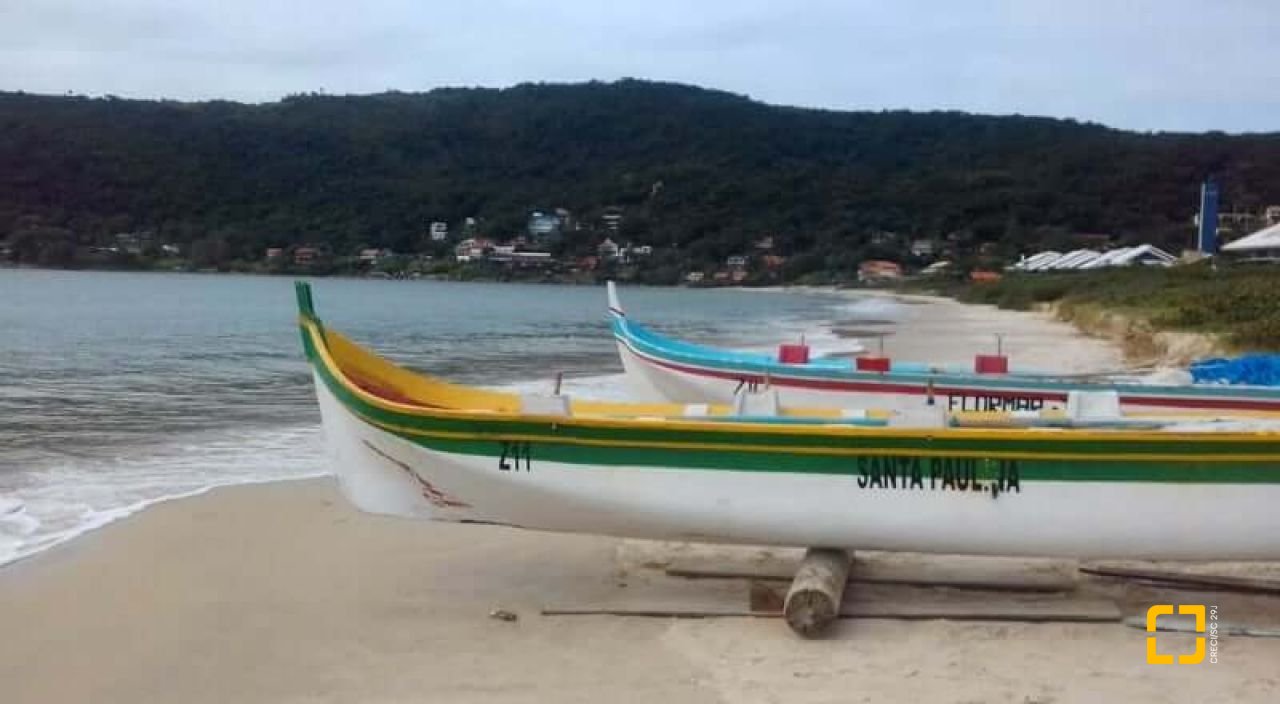 Prédio com 550m², 5 garagens, no bairro Ponta das Canas em Florianópolis
