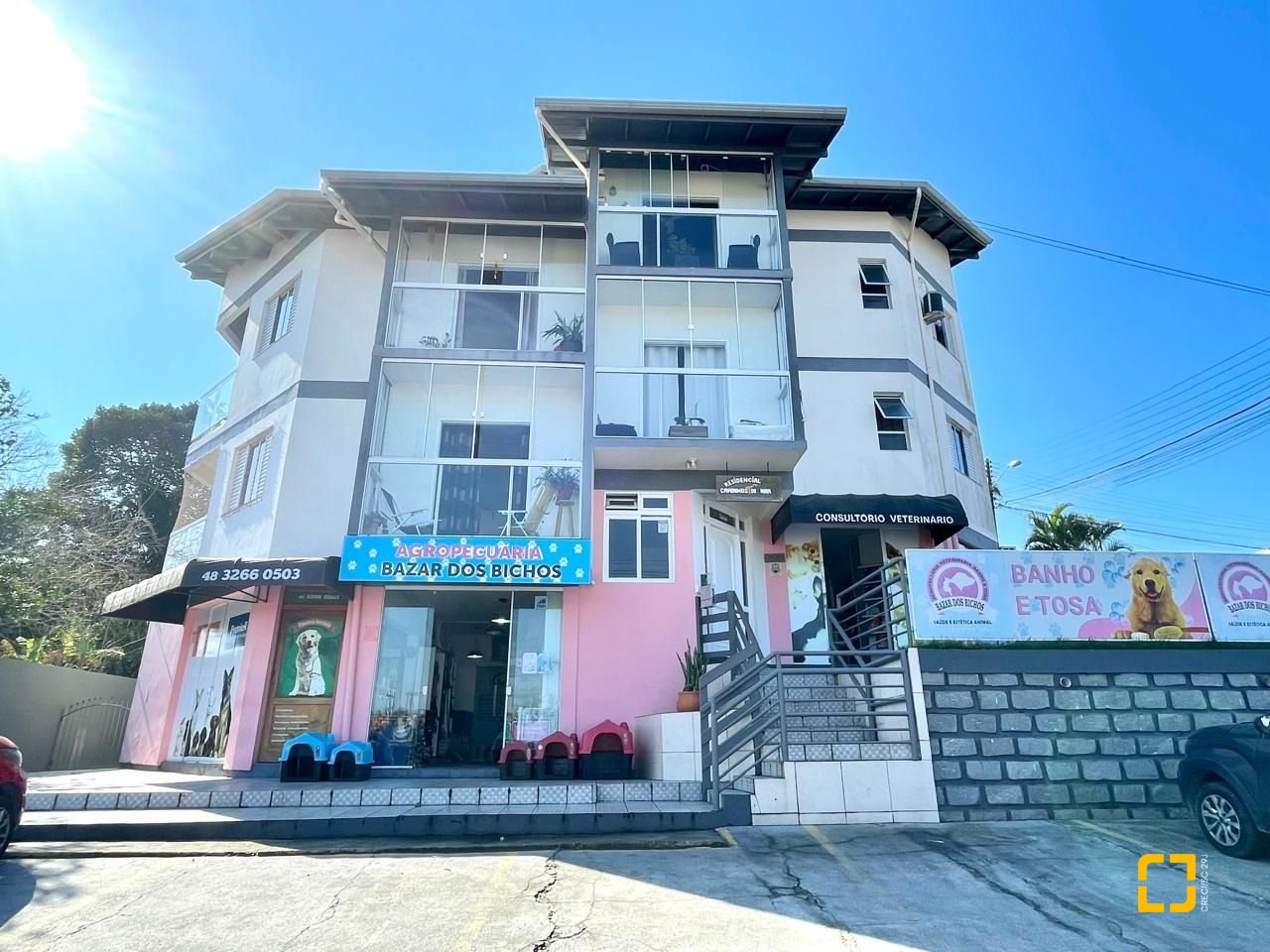 Prédio com 550m², 5 garagens, no bairro Ponta das Canas em Florianópolis