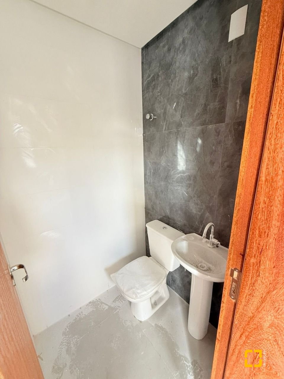 Casa com 84m², 4 quartos (sendo 2 suítes), 2 garagens, no bairro Bela Vista em Palhoça