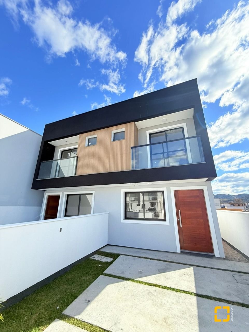 Casa com 84m², 4 quartos (sendo 2 suítes), 2 garagens, no bairro Bela Vista em Palhoça