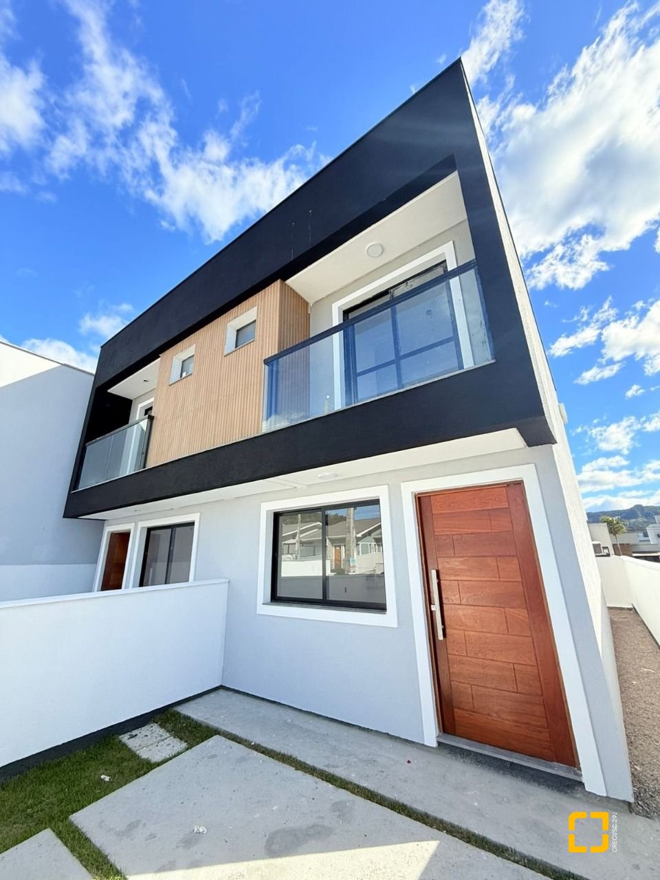 Casa com 84m², 2 quartos (sendo 2 suítes), 2 garagens, no bairro Bela Vista em Palhoça