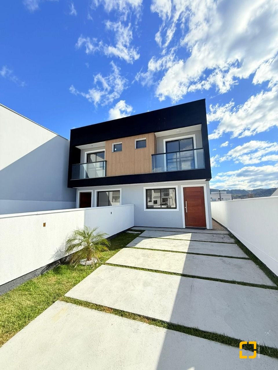 Casa com 84m², 4 quartos (sendo 2 suítes), 2 garagens, no bairro Bela Vista em Palhoça