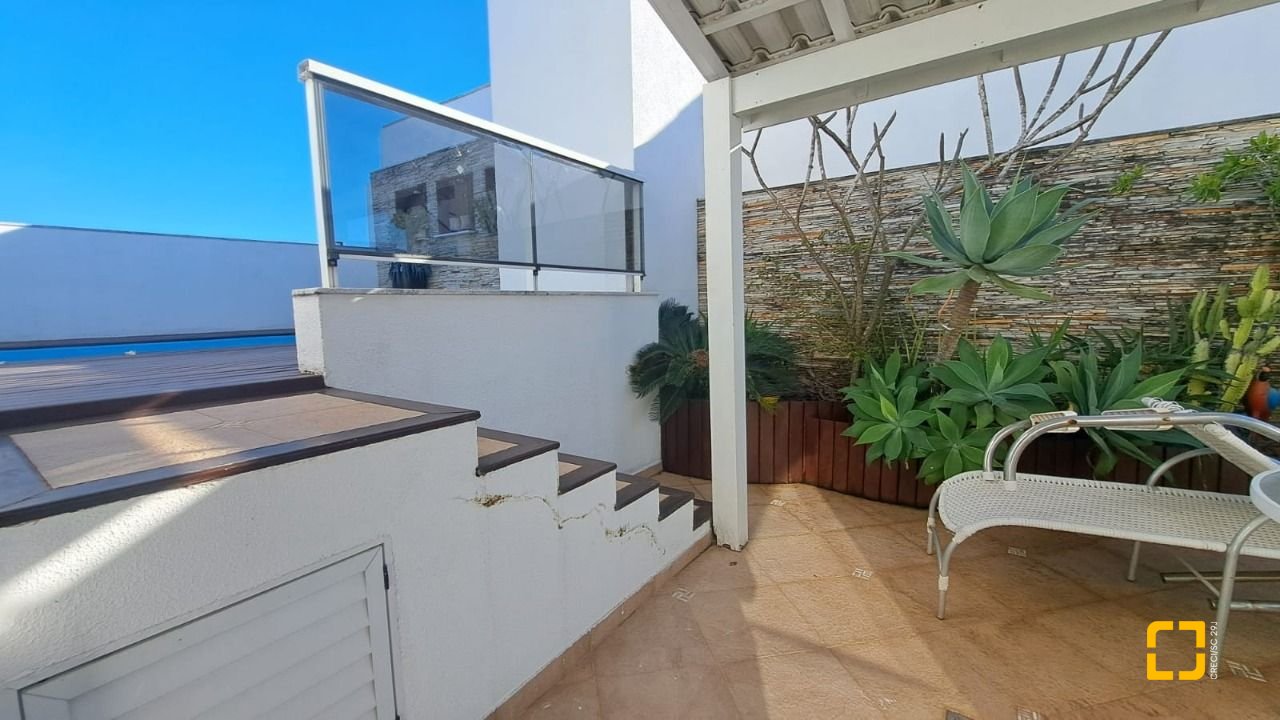 Apartamento com 194m², 4 quartos (sendo 1 suíte), 2 garagens, no bairro Ingleses em Florianópolis