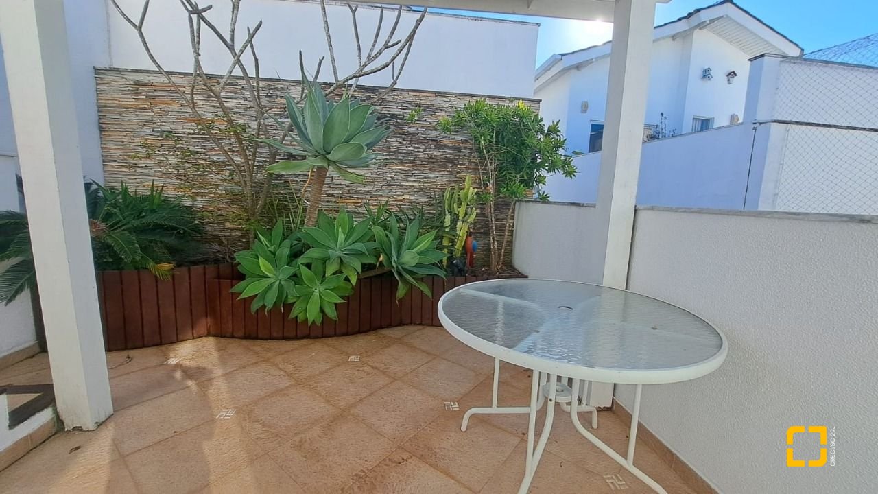 Apartamento com 194m², 4 quartos (sendo 1 suíte), 2 garagens, no bairro Ingleses em Florianópolis