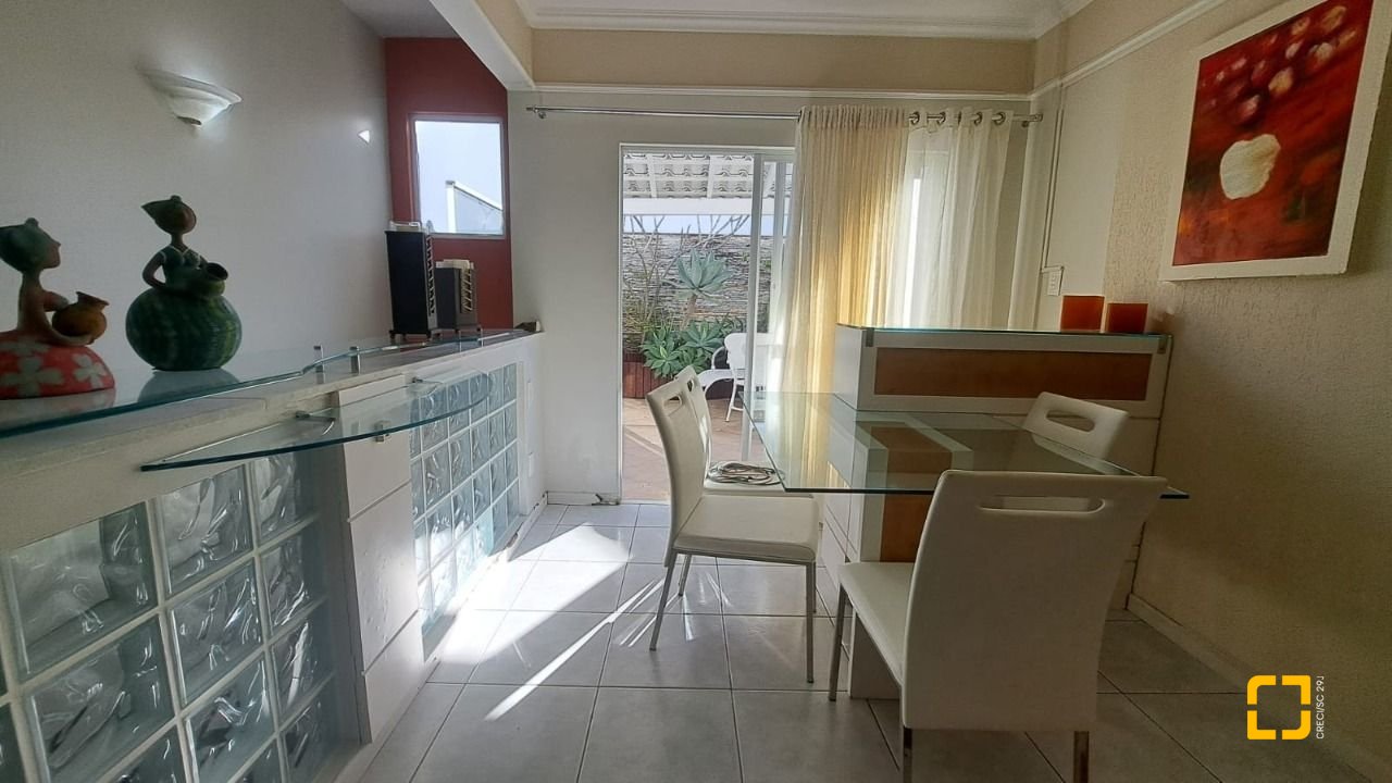 Apartamento com 194m², 4 quartos (sendo 1 suíte), 2 garagens, no bairro Ingleses em Florianópolis