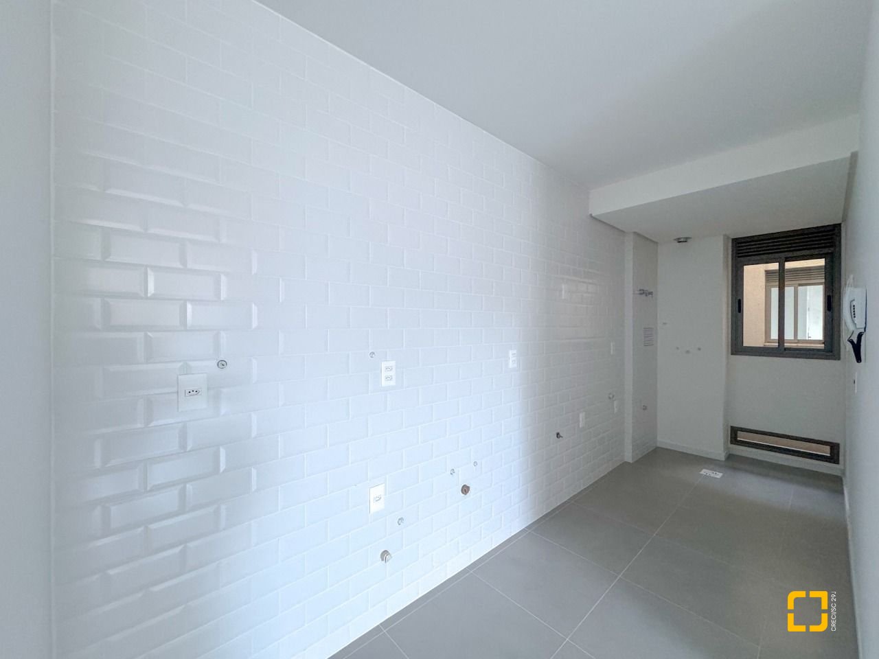 Apartamento com 66m², 2 quartos (sendo 1 suíte), 1 garagem, no bairro Cacupé em Florianópolis