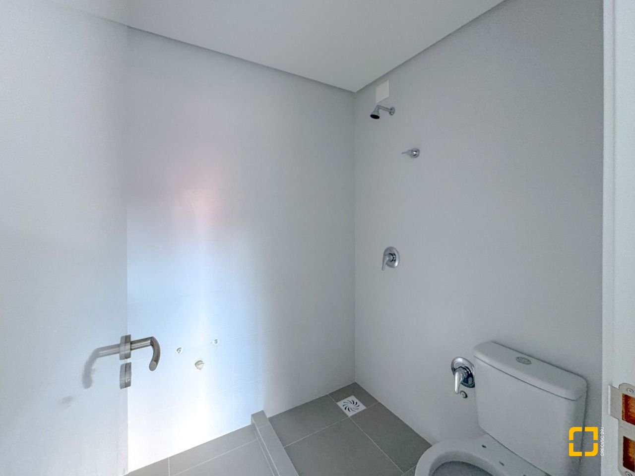 Apartamento com 66m², 2 quartos (sendo 1 suíte), 1 garagem, no bairro Cacupé em Florianópolis