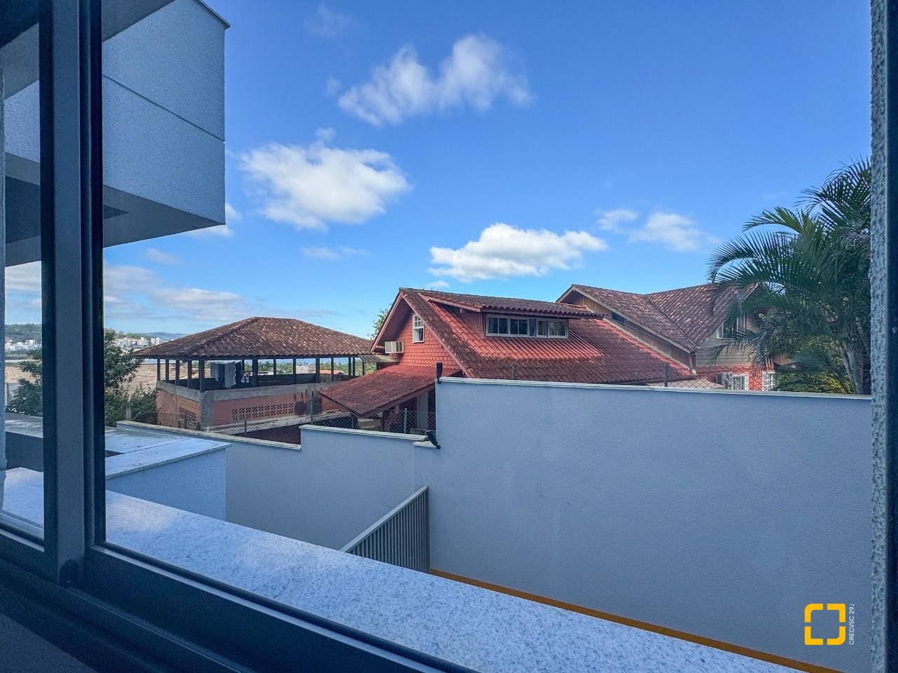Apartamento com 66m², 2 quartos (sendo 1 suíte), 1 garagem, no bairro Cacupé em Florianópolis