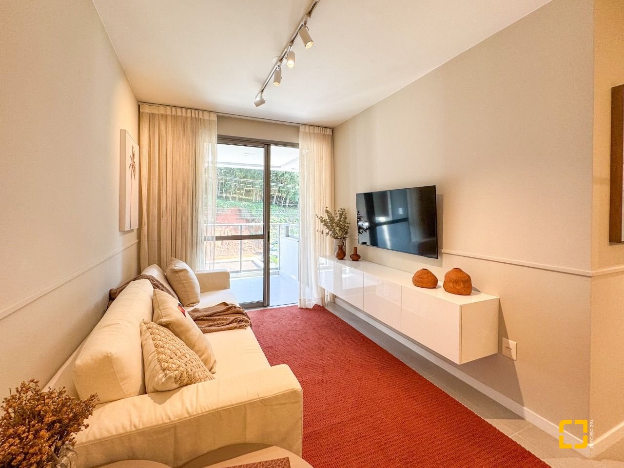 Apartamento com 71m², 2 quartos (sendo 1 suíte), 1 garagem, no bairro Cacupé em Florianópolis